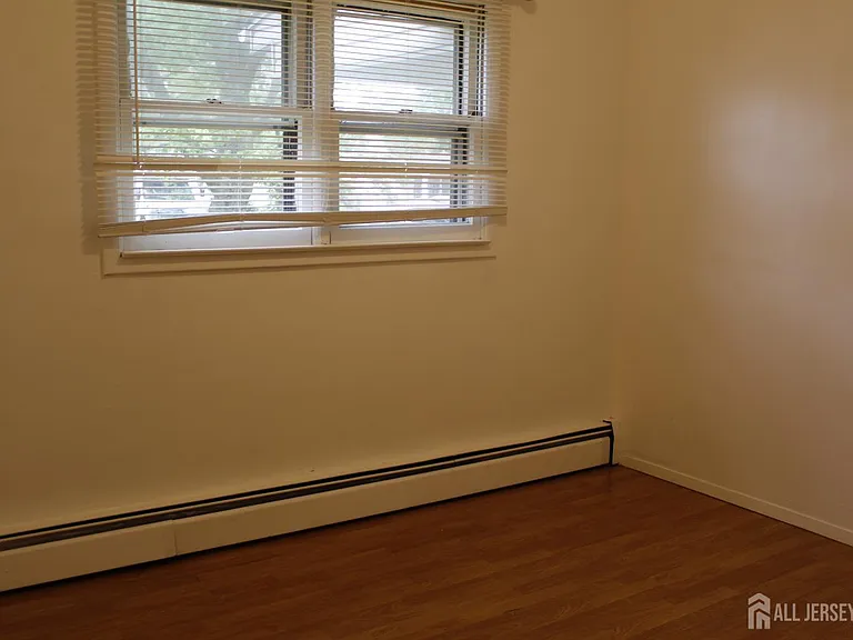82 Washington Ave — Photo 17
