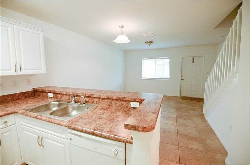 1st image of 4066 Oak Landing Dr #4066