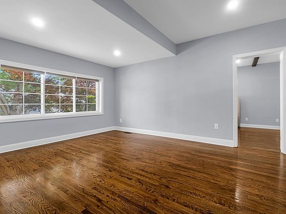 2nd image of 46 W 43rd St