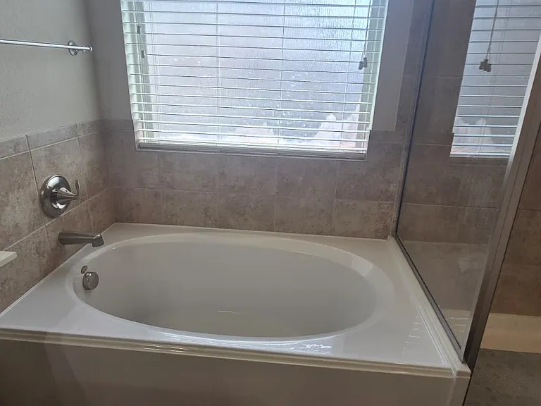 5116 Seashore Ln — Photo 10