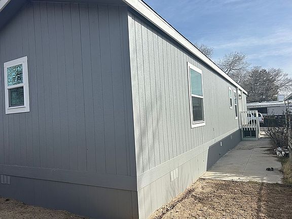 2nd image of 202 Sierra Nevada Ln