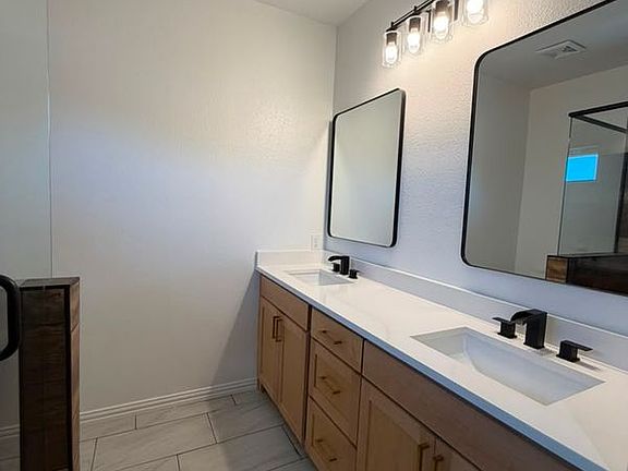 5th image of 6800 Oak Crest Dr W APT 1