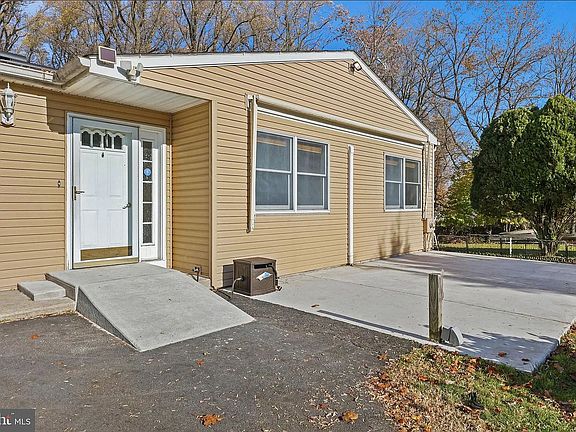 3rd image of 1437 Gibson Rd