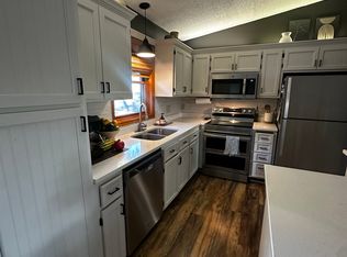 7082 40th St N, Oakdale, MN 55128