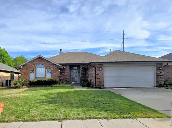 232 SE 26th St, Moore, OK 73160