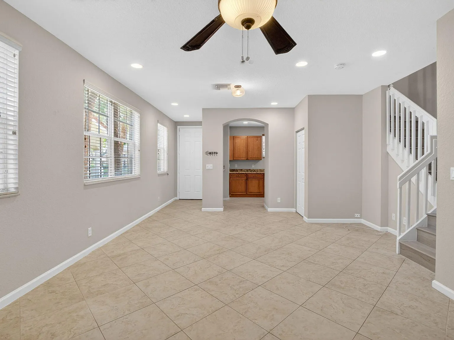 3 bed, 2.5 bath, 1316 sqft, $3,100 — Photo 3