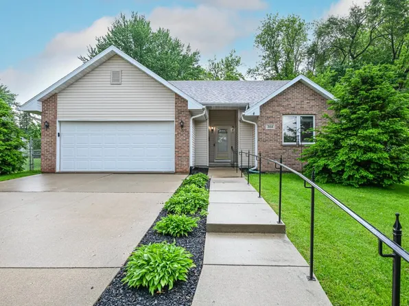 164 Grove AVENUE, Genoa City, WI 53128