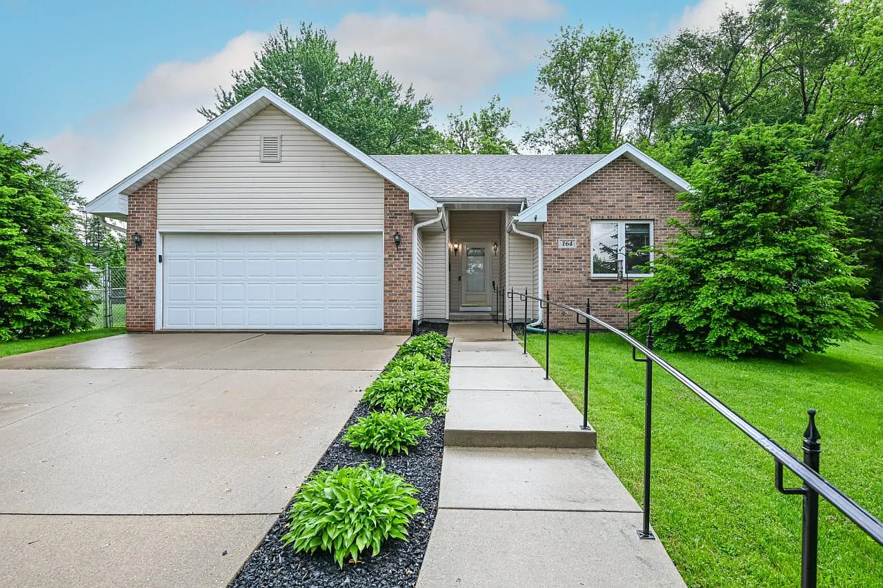 164 Grove AVENUE photo 1
