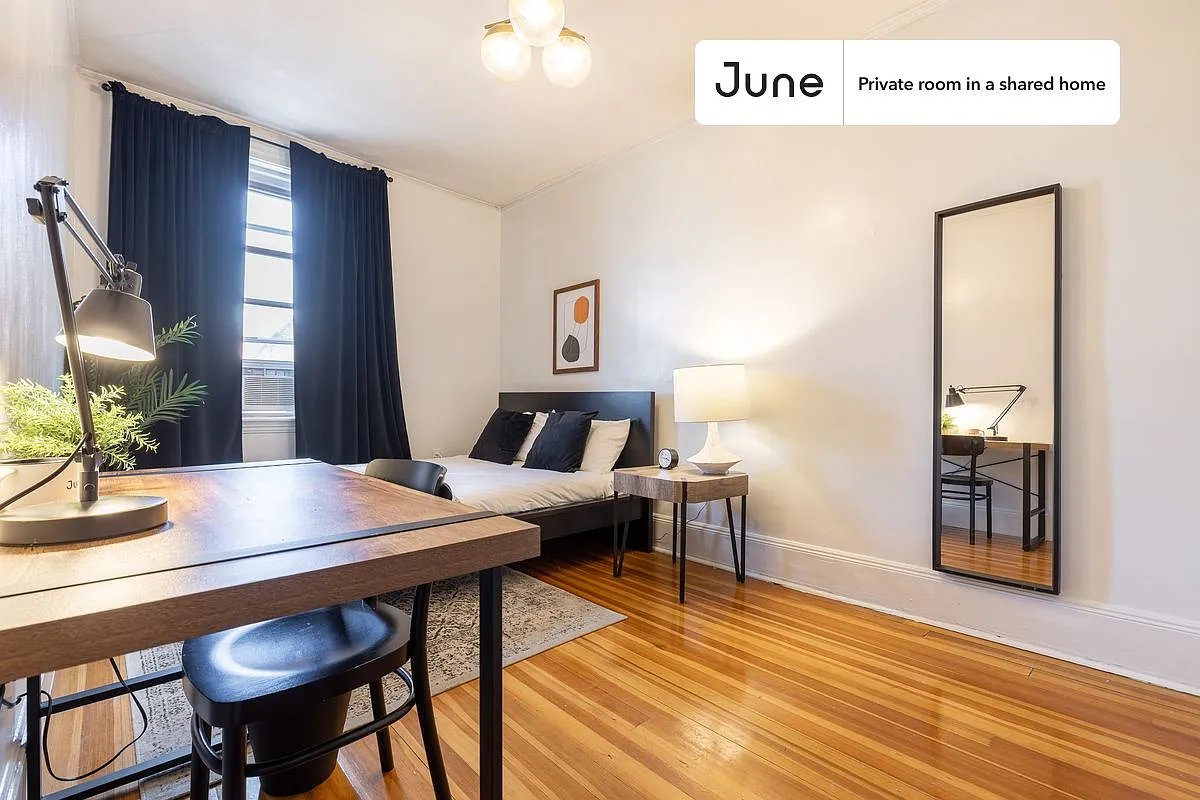 Queen bedroom in 3 bed/1 bath home in North End #369 B — Photo 1
