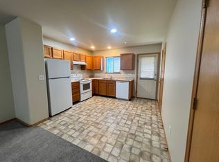 94 9th St APT C, Belgrade, MT 59714