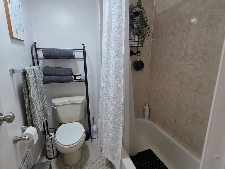 16278 Laurel Dr #202 — Photo 39