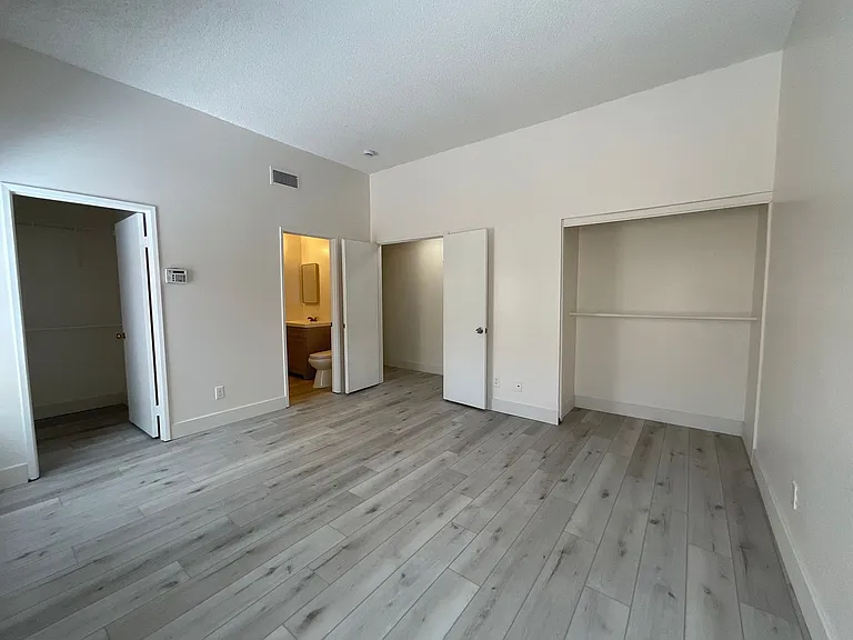 15345 Murray Ave — Photo 17