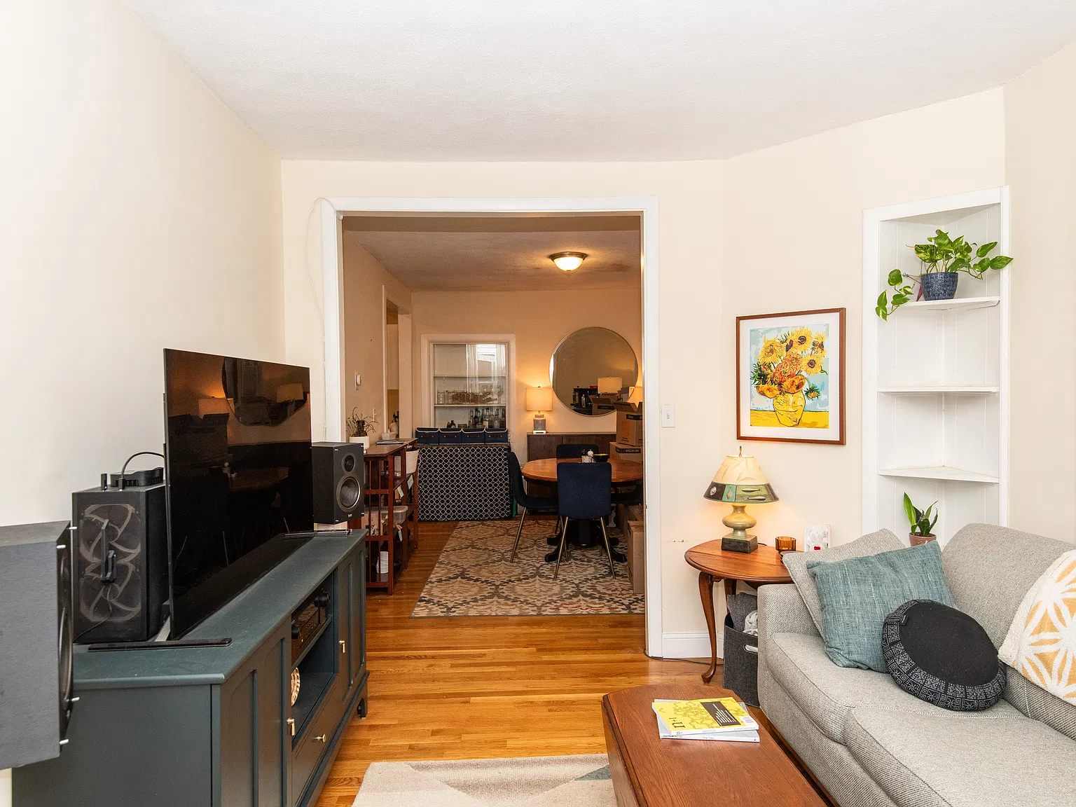 2 bed, 900 sqft, $2,700 — Photo 3