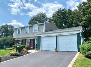46 Wintergreen Dr, Coram, NY 11727