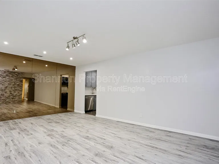2824 Briarhurst Dr #16 — Photo 5