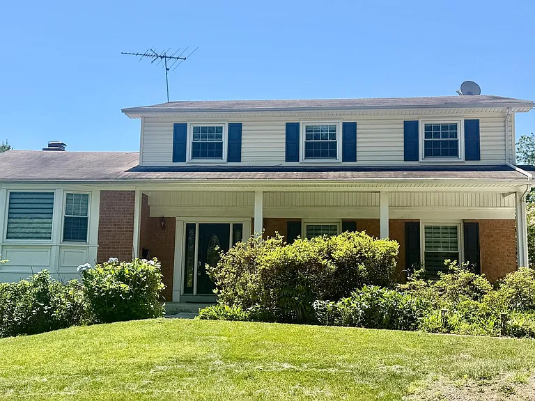 11900 Milbern Dr — Photo 2