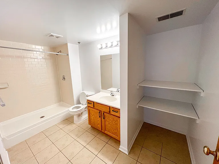 845 W. Fulton Market St. — Photo 10