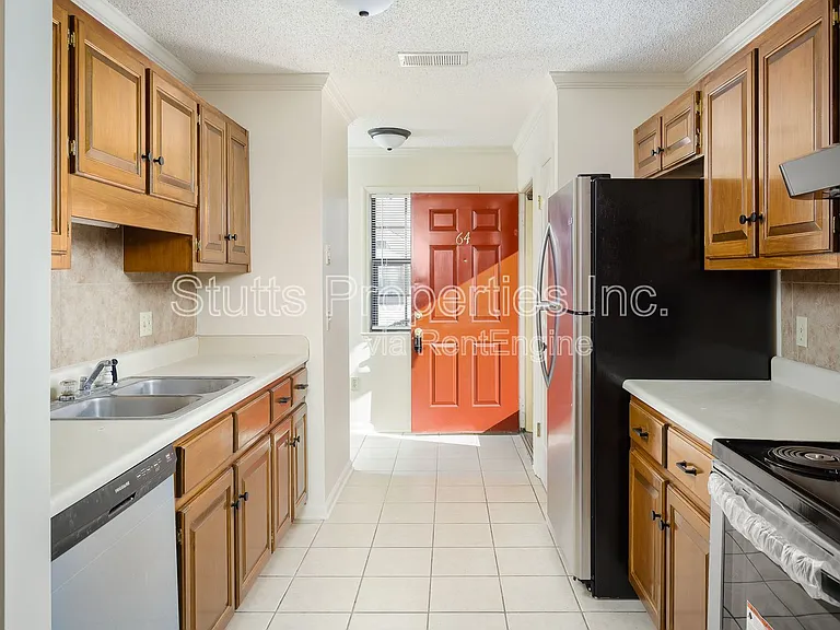 Creekside Apartments — Photo 56