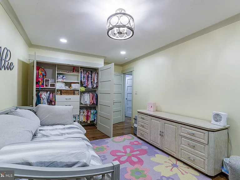 1135 Romsey Dr — Photo 26