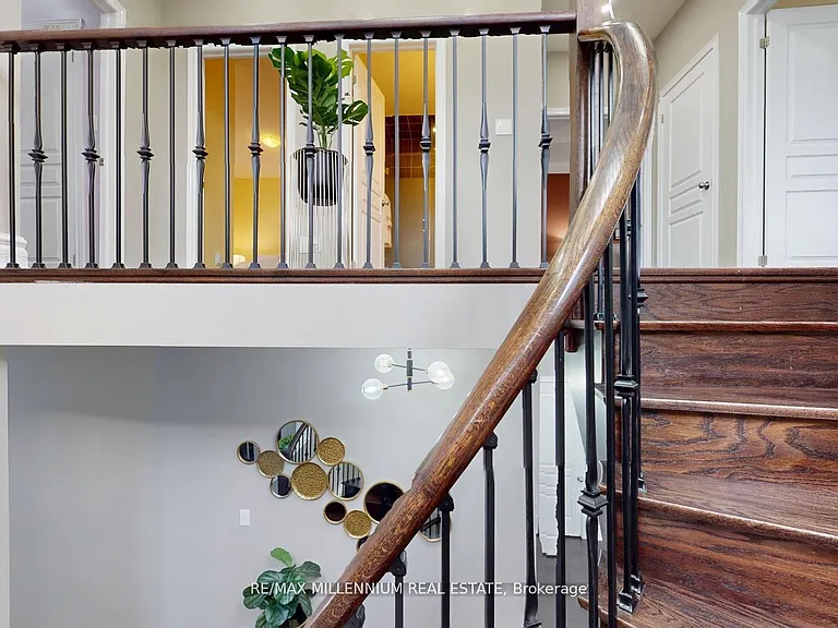 51 Kincardine St — Photo 21
