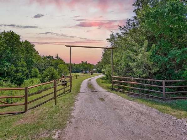 950 Prairie Grove Rd, Valley View, TX 76272