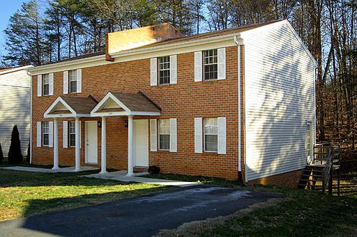 1st image of 114 Longwood Dr #B