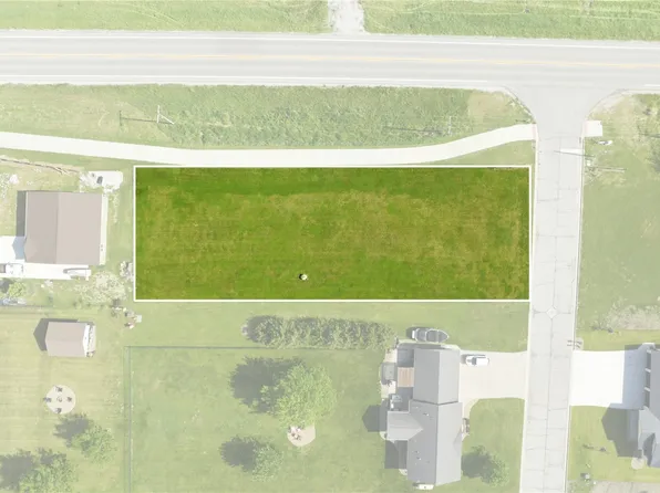 33 Meadow View Dr, Urbana, IA 52345