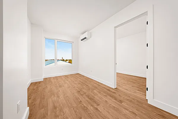 Bedroom, photo 1