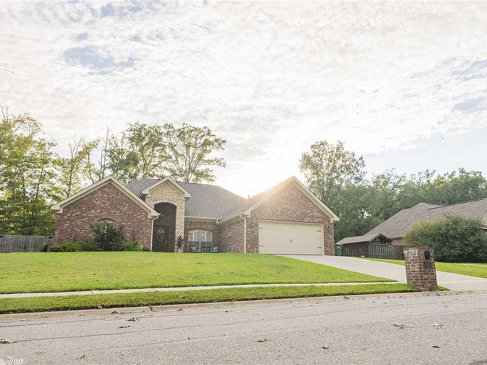 1st image of 928 Parkside Dr