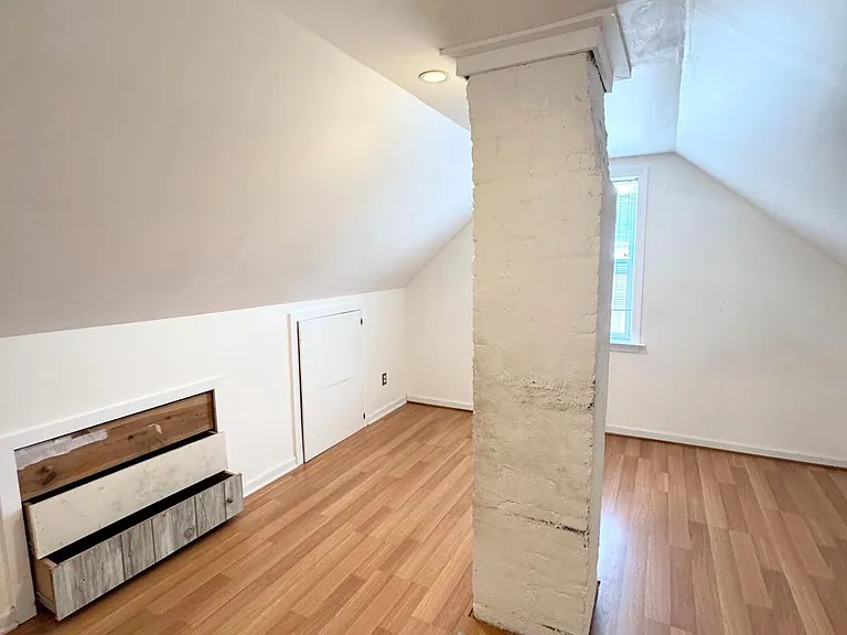 150 E Hartwell Ln — Photo 24