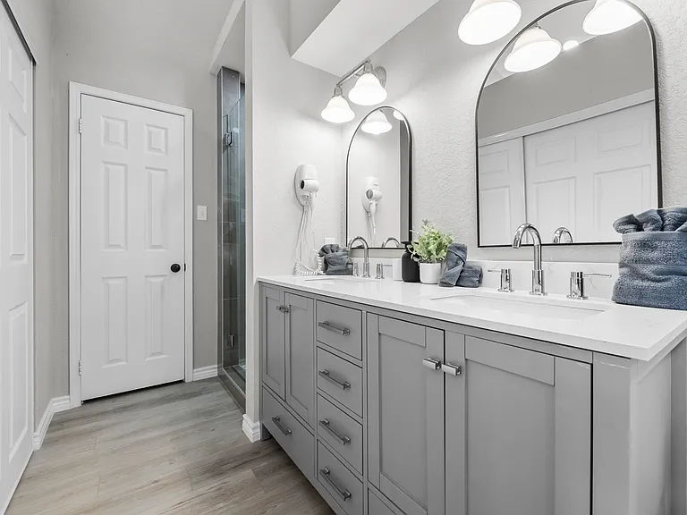 1040 Eagle Dr — Photo 4