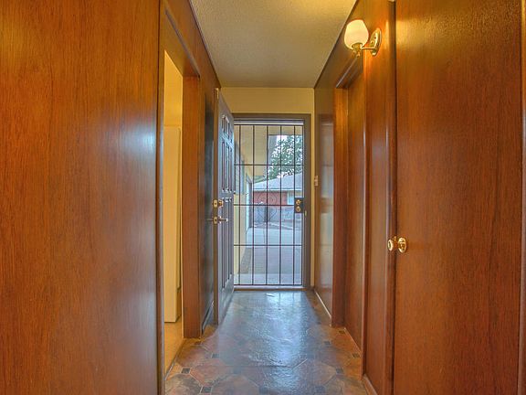 4th image of 6916 Edwina Ave NE