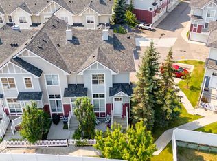 3032 N New Brighton Gdns SE, Calgary, AB T2Z0A5