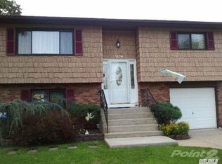 1124 5th St, West Babylon, NY 11704