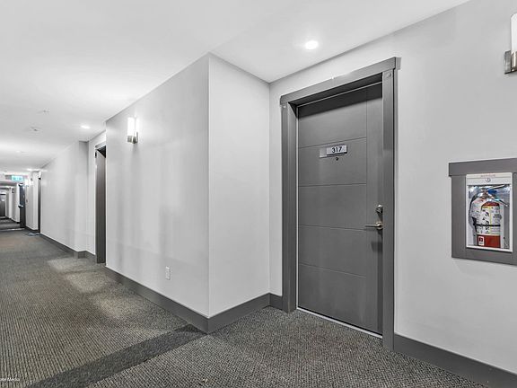 4th image of 20696 Eastleigh Cres #317