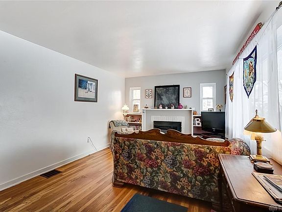 4th image of 521 Lincoln Dr