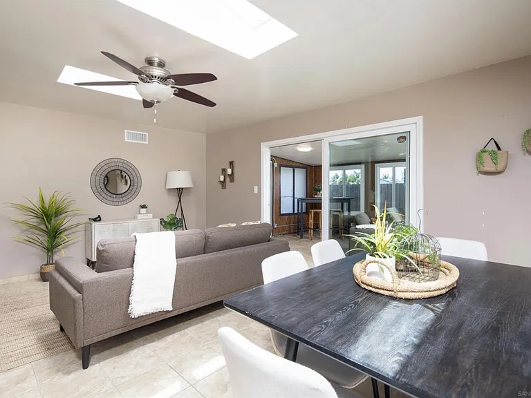 4727 Mount Longs Dr — Photo 4