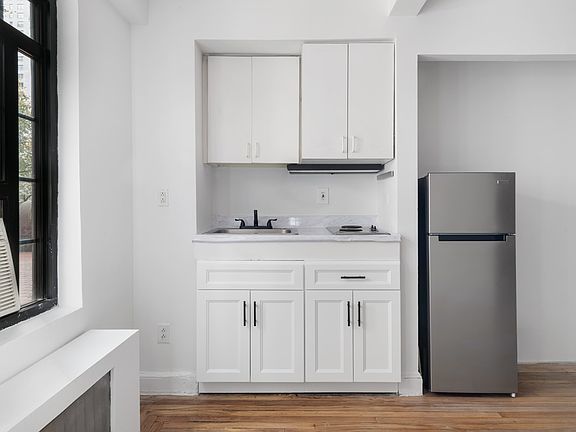 4th image of 5 Tudor City Pl APT 214