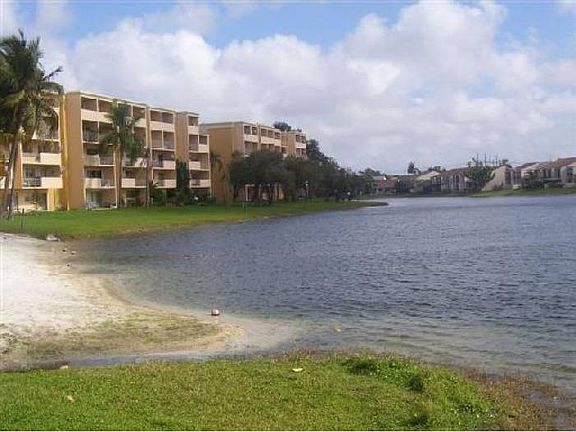 5th image of 9351 Fontainebleau Blvd APT B210