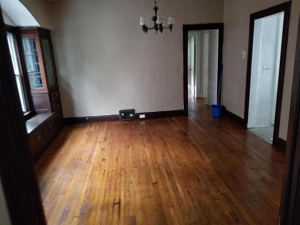 2nd image of 3261 Desota Ave