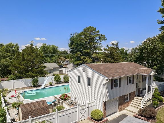 4th image of 312 Neptune Ave