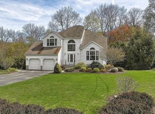 9 W Elro Dr, Oak Ridge, NJ 07438