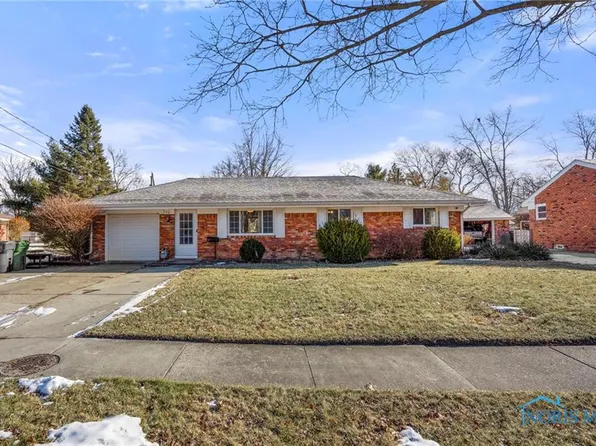 320 Lacombe Dr, Maumee, OH 43537