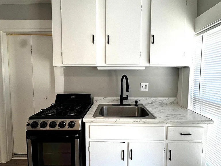 320 Lowell St #3 — Photo 27