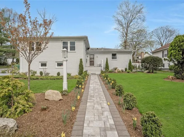 60 Lakeview Road, New Rochelle, NY 10804