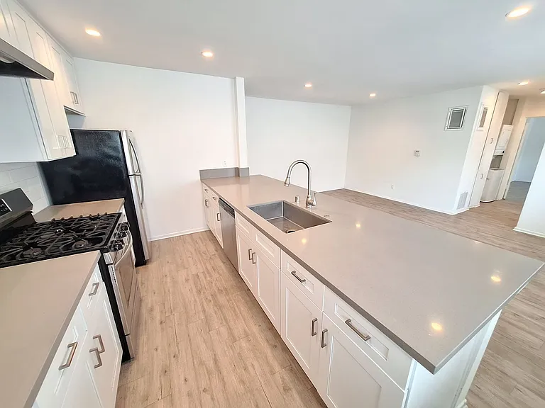12625 Pacific Ave #9 — Photo 7