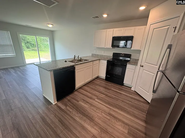 129 Kings Parish Ct — Photo 4