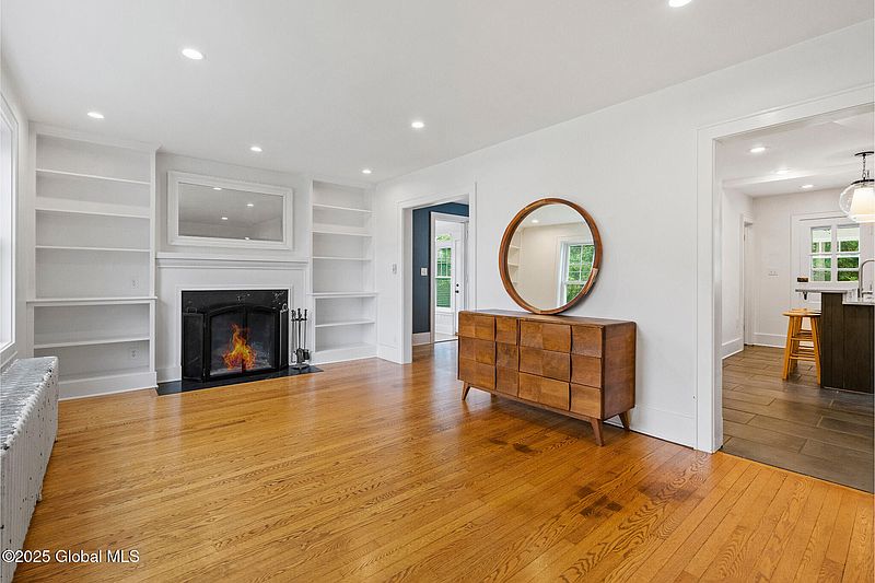 4th image of 273 Kenwood Avenue