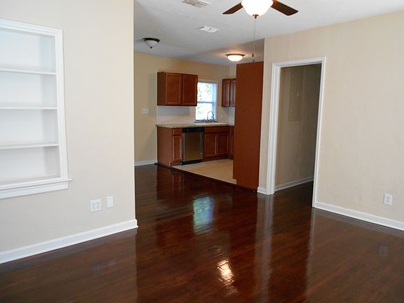 3rd image of 4762 Cambridge Rd