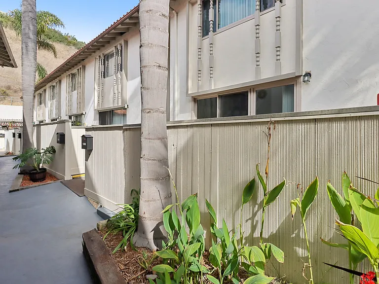 La Jollan Townhomes — Photo 58